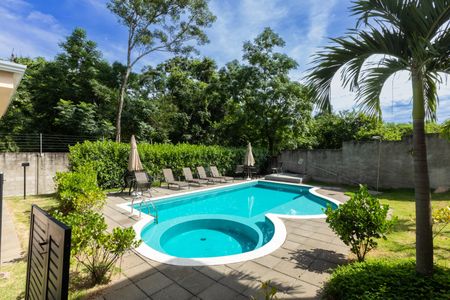 Casa de condomínio à venda com 235m², 3 quartos e 4 vagasÁrea Comum - Piscina