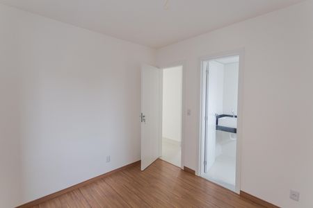 Suíte de apartamento à venda com 2 quartos, 68m² em Vila Paris, Belo Horizonte