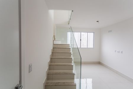 Apartamento à venda com 134m², 3 quartos e 2 vagasEscada de Acesso a Cobertura