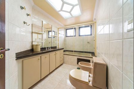 Apartamento para alugar com 188m², 3 quartos e 3 vagasBanheiro do Quarto 3