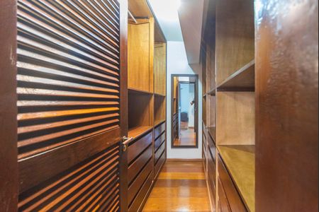 Apartamento para alugar com 188m², 3 quartos e 3 vagasCloset do quarto 1