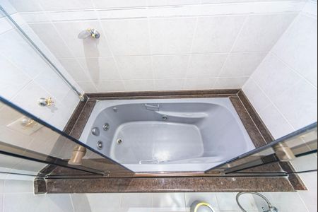 Apartamento para alugar com 188m², 3 quartos e 3 vagasBanheiro do quarto 1