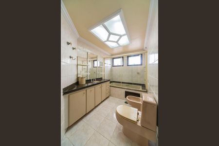 Apartamento para alugar com 188m², 3 quartos e 3 vagasBanheiro do Quarto 3