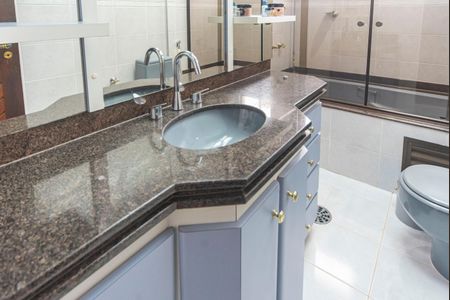 Apartamento para alugar com 188m², 3 quartos e 3 vagasBanheiro do quarto 1