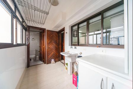 Apartamento para alugar com 188m², 3 quartos e 3 vagasÁrea de Serviço