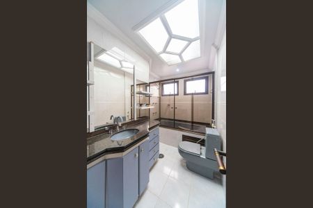 Apartamento para alugar com 188m², 3 quartos e 3 vagasBanheiro do quarto 1