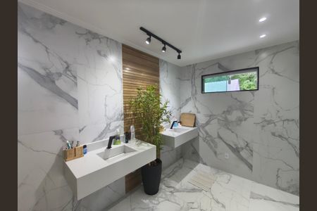 Casa de condomínio à venda com 389m², 4 quartos e 5 vagas Casa de condomínio à venda com 389m², 4 quartos e 5 vagasBanheiro Suite 3