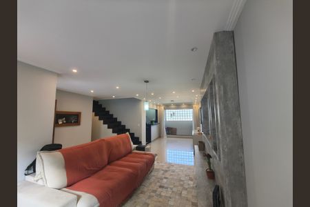 Casa de condomínio à venda com 389m², 4 quartos e 5 vagas Casa de condomínio à venda com 389m², 4 quartos e 5 vagasSala