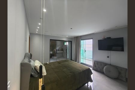 Casa de condomínio à venda com 389m², 4 quartos e 5 vagas Casa de condomínio à venda com 389m², 4 quartos e 5 vagasQuarto 3 Suite