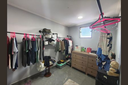 Casa de condomínio à venda com 389m², 4 quartos e 5 vagas Casa de condomínio à venda com 389m², 4 quartos e 5 vagasCloset Suite 3