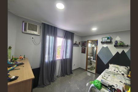 Casa de condomínio à venda com 389m², 4 quartos e 5 vagas Casa de condomínio à venda com 389m², 4 quartos e 5 vagasQuarto 2 Suite