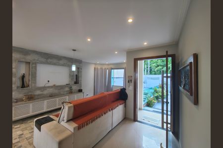 Sala de casa de condomínio para alugar com 4 quartos, 389m² em Jacarepaguá, Rio de Janeiro