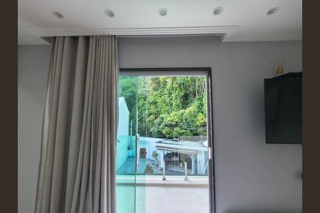 Casa de condomínio à venda com 389m², 4 quartos e 5 vagas Casa de condomínio à venda com 389m², 4 quartos e 5 vagasJanela - Quarto 3 Suite