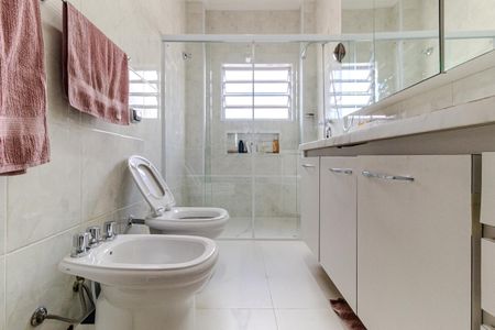 Apartamento à venda com 280m², 5 quartos e 5 vagasBanheiro da Suíte 3