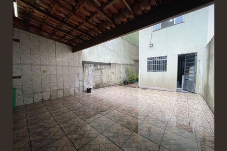 Casa à venda com 120m², 2 quartos e 2 vagasQuintal
