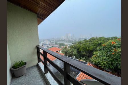 Casa à venda com 120m², 2 quartos e 2 vagasVaranda