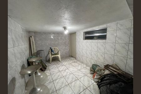 Casa à venda com 120m², 2 quartos e 2 vagasPorão