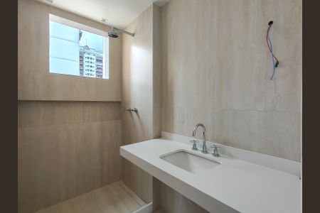 Apartamento à venda com 125m², 3 quartos e 1 vaga Apartamento à venda com 125m², 3 quartos e 1 vagaBanheiro da Suíte
