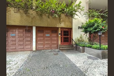 Apartamento à venda com 125m², 3 quartos e 1 vaga Apartamento à venda com 125m², 3 quartos e 1 vagaFachada e portaria
