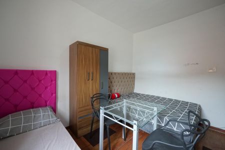 Quarto de kitnet/studio para alugar com 1 quarto, 26m² em Ipiranga, São Paulo