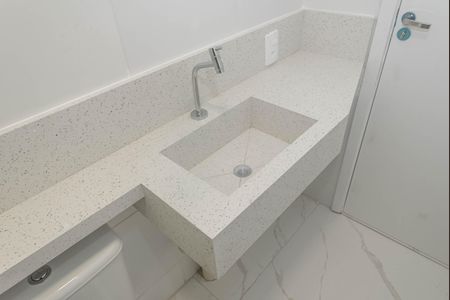 Banheiro de apartamento para alugar com 2 quartos, 33m² em Jardim Caravelas, São Paulo