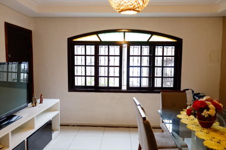 sala de casa para alugar com 4 quartos, 250m² em Vila Yolanda, Osasco