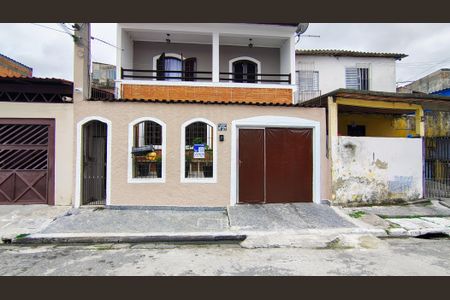 Casa à venda com 250m², 4 quartos e 3 vagas Casa à venda com 250m², 4 quartos e 3 vagasFachada