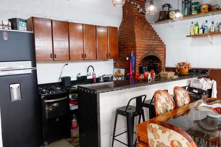 Casa à venda com 250m², 4 quartos e 3 vagas Casa à venda com 250m², 4 quartos e 3 vagasÁrea comum