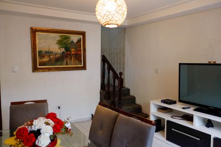 Casa à venda com 250m², 4 quartos e 3 vagas Casa à venda com 250m², 4 quartos e 3 vagassala