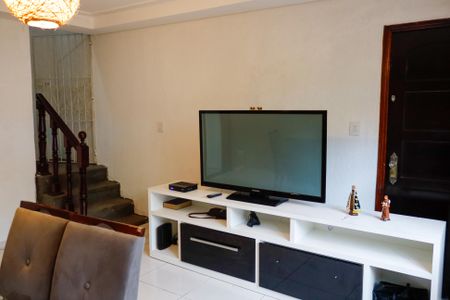 Casa à venda com 250m², 4 quartos e 3 vagas Casa à venda com 250m², 4 quartos e 3 vagassala