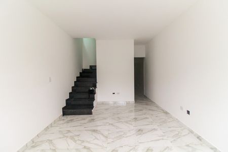 Casa para alugar com 87m², 2 quartos e 2 vagasSala