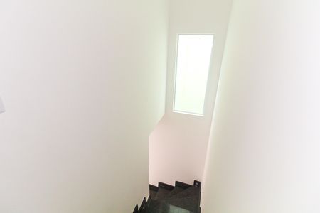 Casa para alugar com 87m², 2 quartos e 2 vagasEscada