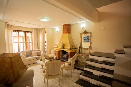 Casa à venda com 260m², 3 quartos e 4 vagas Casa à venda com 260m², 3 quartos e 4 vagasSALA