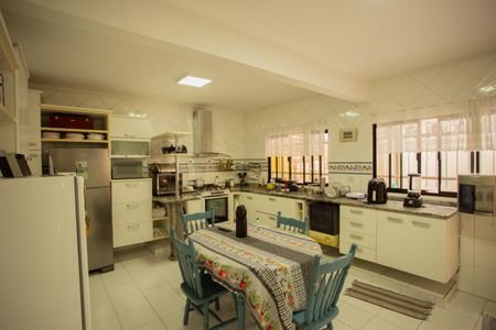 Casa à venda com 260m², 3 quartos e 4 vagas Casa à venda com 260m², 3 quartos e 4 vagasCOZINHA