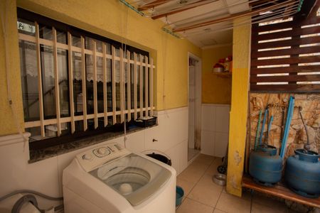 Casa à venda com 260m², 3 quartos e 4 vagas Casa à venda com 260m², 3 quartos e 4 vagasQUINTAL E ÁREA DE SERVIÇO