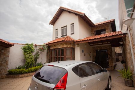 Casa à venda com 260m², 3 quartos e 4 vagas Casa à venda com 260m², 3 quartos e 4 vagasGARAGEM