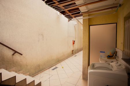 Casa à venda com 260m², 3 quartos e 4 vagas Casa à venda com 260m², 3 quartos e 4 vagasQUINTAL E ÁREA DE SERVIÇO