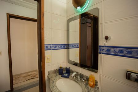 Casa à venda com 260m², 3 quartos e 4 vagas Casa à venda com 260m², 3 quartos e 4 vagasBANHEIRO DA SUÍTE 3