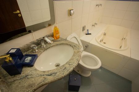 Casa à venda com 260m², 3 quartos e 4 vagas Casa à venda com 260m², 3 quartos e 4 vagasBANHEIRO DA SUÍTE 3