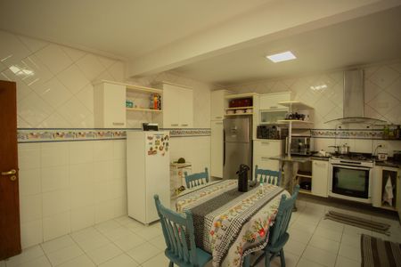 Casa à venda com 260m², 3 quartos e 4 vagas Casa à venda com 260m², 3 quartos e 4 vagasCOZINHA