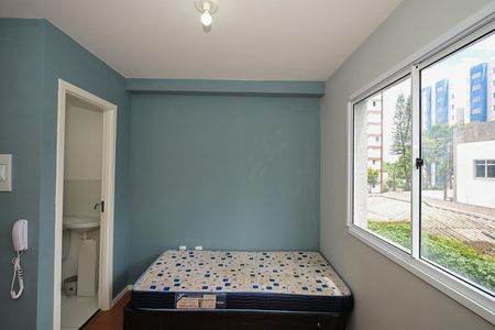 Sala/Quarto de kitnet/studio à venda com 1 quarto, 17m² em Jardim Monte Kemel, São Paulo