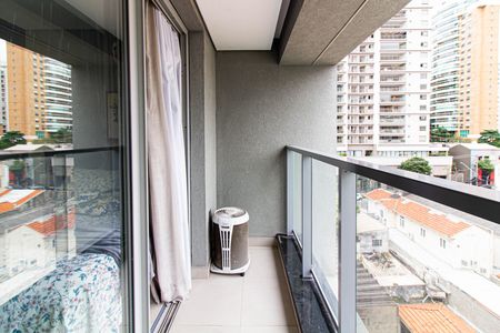 Studio à venda com 32m², 1 quarto e sem vaga Studio à venda com 32m², 1 quarto e sem vagaVaranda