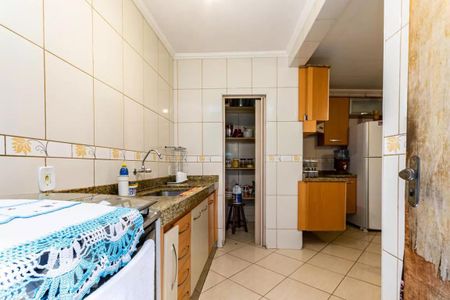 Casa à venda com 250m², 4 quartos e 2 vagas Casa à venda com 250m², 4 quartos e 2 vagasCozinha
