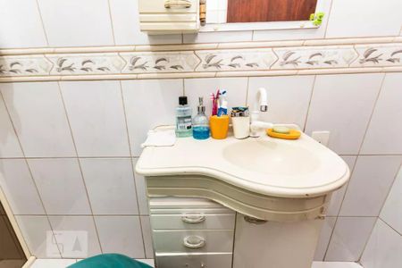 Casa à venda com 250m², 4 quartos e 2 vagas Casa à venda com 250m², 4 quartos e 2 vagasBanheiro