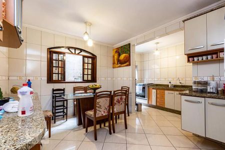 Casa à venda com 250m², 4 quartos e 2 vagas Casa à venda com 250m², 4 quartos e 2 vagasCozinha