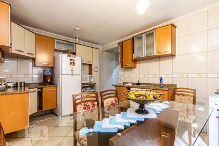 Casa à venda com 250m², 4 quartos e 2 vagas Casa à venda com 250m², 4 quartos e 2 vagasCozinha