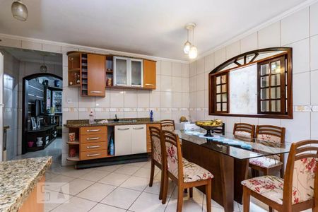 Casa à venda com 250m², 4 quartos e 2 vagas Casa à venda com 250m², 4 quartos e 2 vagasCozinha