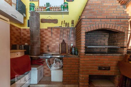 Casa à venda com 250m², 4 quartos e 2 vagas Casa à venda com 250m², 4 quartos e 2 vagasChurrasqueira