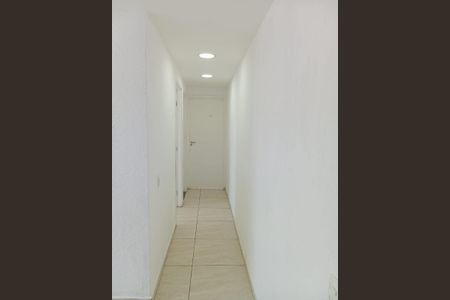Corredor de apartamento para alugar com 1 quarto, 50m² em Cosmos, Rio de Janeiro