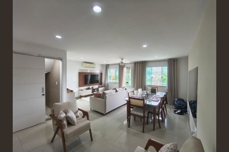 Sala de casa de condomínio para alugar com 3 quartos, 120m² em Taquara, Rio de Janeiro